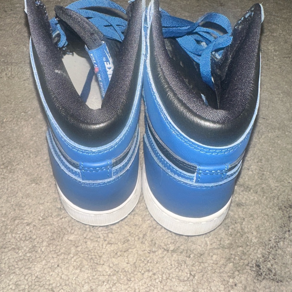Air Jordan High-Top Sneakers in Blue and Black - Picture 3 of 8
